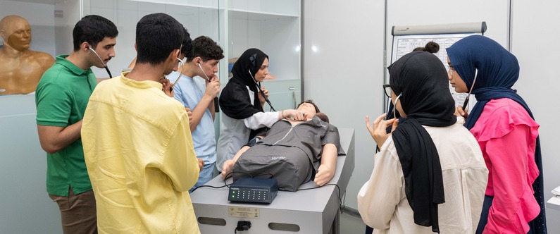High school students during the cardiology workshop with “Harvey” – a cardiopulmonary simulation manikin at WCM-Q’s Clinical Skills and Simulation Lab.