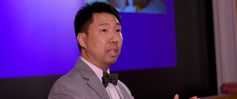 Dr. Ben H. Lee of Sidra Medicine spoke at WCM-Q Grand Rounds about the impact of umbilical cord clamping on the health of mothers and newborn babies.