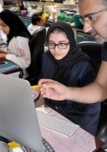 Moza Al-Hail with WCM-Q laboratory manager Harald Mubarak.