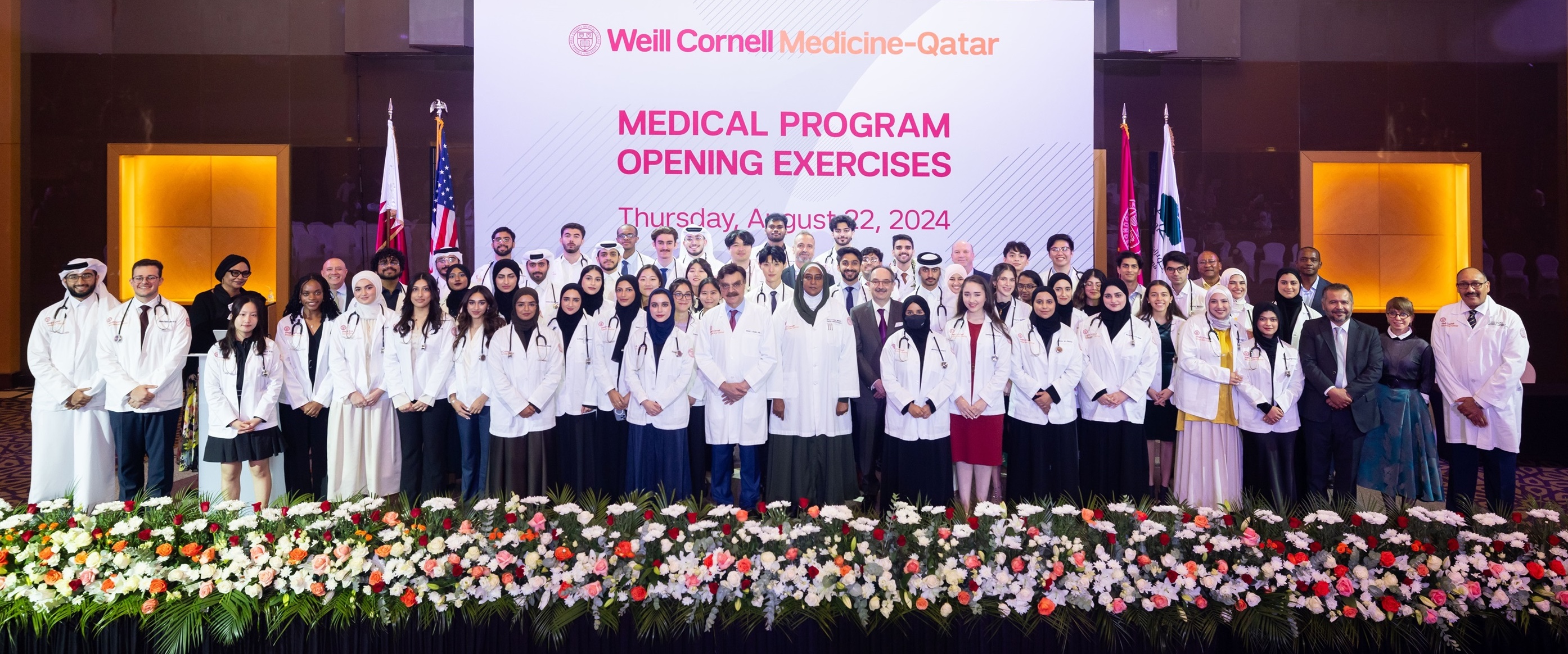 New WCM-Q medical students don white coats for first time