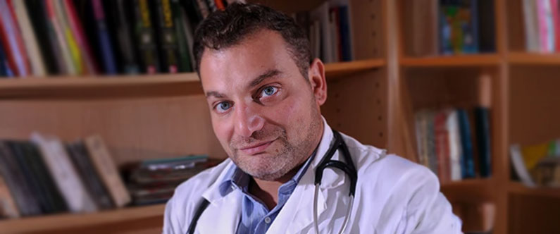 WCM-Q and HMC predict survival of critically ill COVID-19 patients in ICU