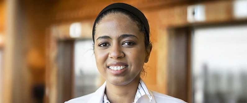 WCM-Q alumna Dr. Afaf Osman won a prestigious scholarship from the American Society of Hematology to support her leukemia research.  