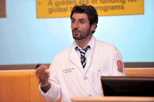 Addressing a full-house lecture hall, Dr. Arash Rafii Tabrizi shares insights about the evolution of global health from his visits to Haiti and Nepal.