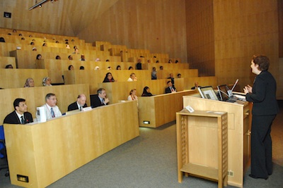 M. Elizabeth Ross addresses audience at the neurogenetics workshop
