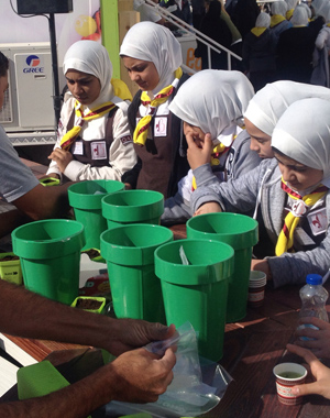 talks to some children about the benefits of eating fruit and vegetables.