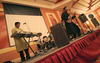 Rockin’ the night away: Class of 2010 band members Midhun Mukundan on keyboard and Nigel Pereira on guitar.