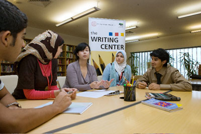 Autumn Watts (center) talks with students Tarek El Shazly, Nour Barakat, Hala Omar and Zaid Haque